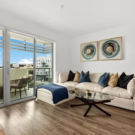 Luxury Penthouse 2-Br - With Pool & Gym Access Apartamento
